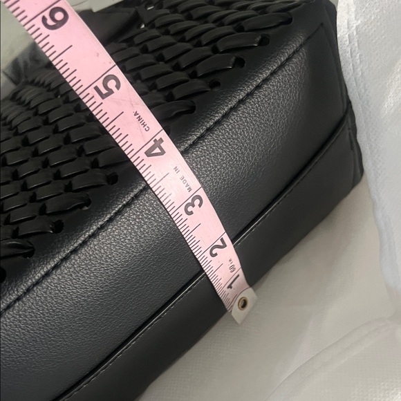 NWT URBAN
EXPRESSIONS
HANDBAGS
Woven Tote Bag Elegant Black Woven,(crossbody) - Picture 14 of 15